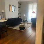 Paris: Cosy Appartement Au Pied De La Tour Eiffel