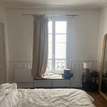 Paris: Cosy Au Pied De La Tour Eiffel Apartment